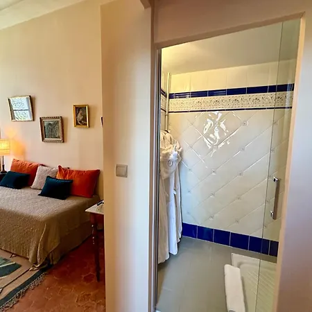 Chateau De Roquelune Guest house *
