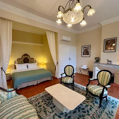 Chateau De Roquelune Guest house