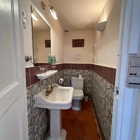 Gasthof Chateau De Roquelune 4*