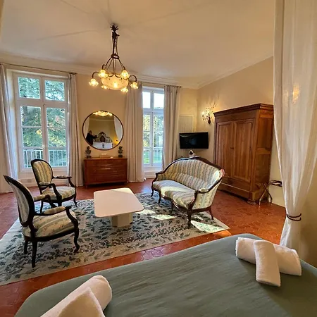 Chateau De Roquelune Guest house