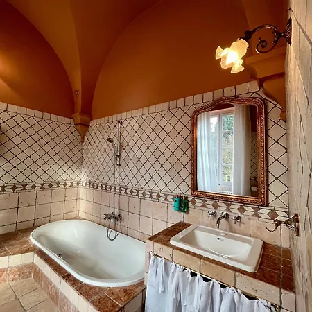 Chateau De Roquelune Guest house