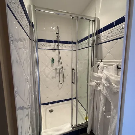 Chateau De Roquelune