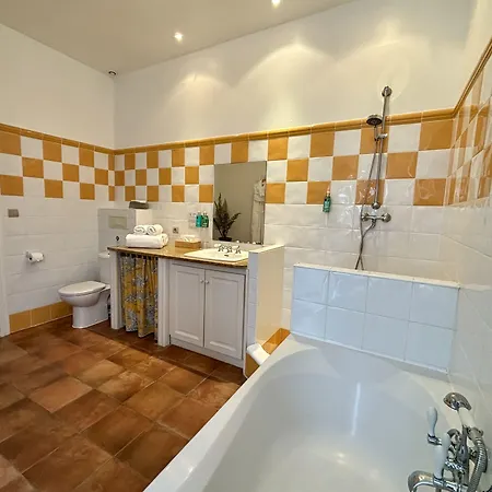 Gasthof Chateau De Roquelune